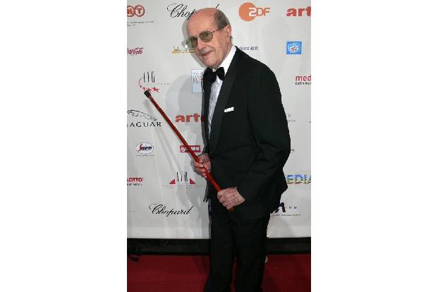 Doch ob er jemal an Manoel de Oliveira herankommen wird? Der Portugiese war 102 Jahre alt, als er den Film 'The Strange Case...