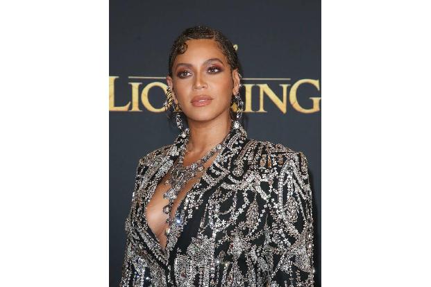 ...Jay Z spricht Nala. Natürlich würde Beyoncé nie einen Bösewicht synchronisieren. So kommt es, dass ihr die Rolle der Nala...