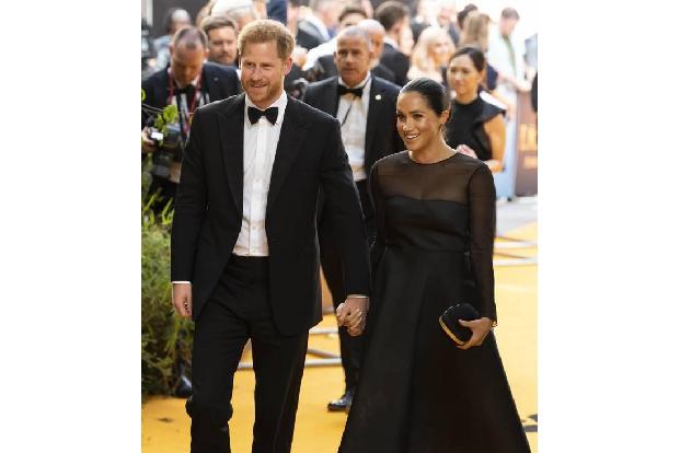 ...Meghan ganz angeregt und ließ sich von Bey schmeicheln: Die Musikerin betonte, wie sehr sie Meghan und Harry liebe und da...