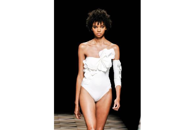 Wer in diesem Sommer am Badesee punkten will, sollte beim Swimwear-Label Dolores Cortés shoppen – diesen Look vergisst niema...