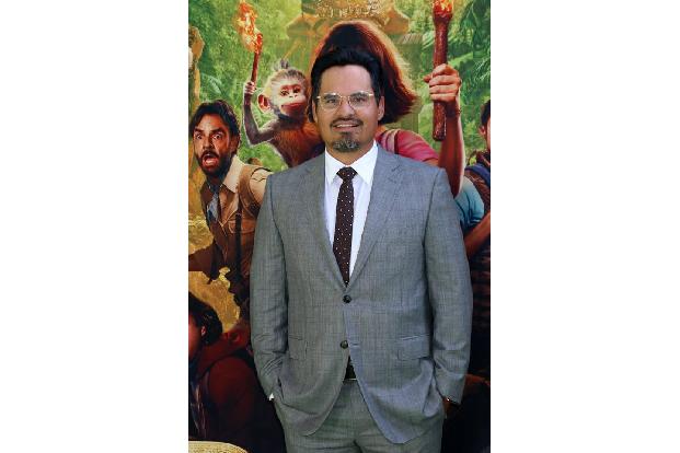 ...an der Seite von 'Narcos'-Star Michael Pena als Doras Vater um den abenteuerlustigen Teenager - beziehungsweise anders he...