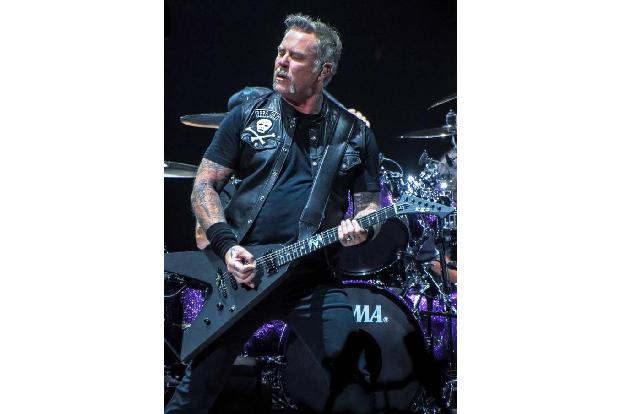 Davon, dass Pyrotechnik lebensgefährlich sein kann, weiß auch Metallica-Gitarrist James Hetfield ein Lied zu singen. Bei ein...
