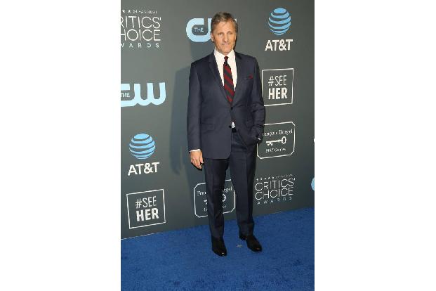 Eigentlich war Regisseur Peter Jackson bereits zufrieden mit der Szene in 'Herrn der Ringe', wollte Viggo Mortensen alias Ar...