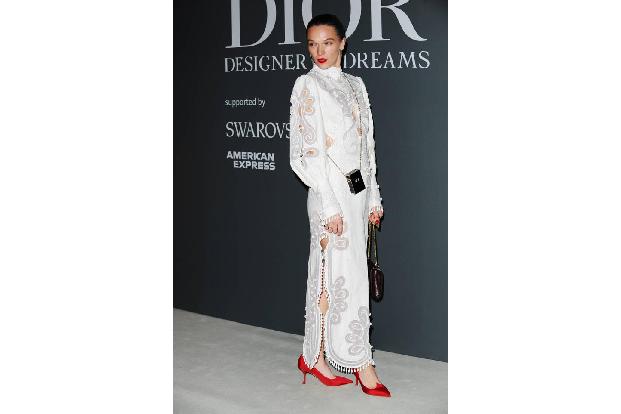Wenn Dior ruft, dann kommen die Stars in Scharen. Und was tragen prominente Gäste wie Schauspielerin Josephine De La Baume a...