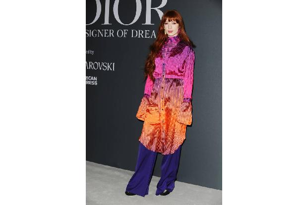 …die Designs der Marke meist von glamouröser Eleganz geprägt, können aber auch ausgefallen und flippig sein. Sängerin Nicola...