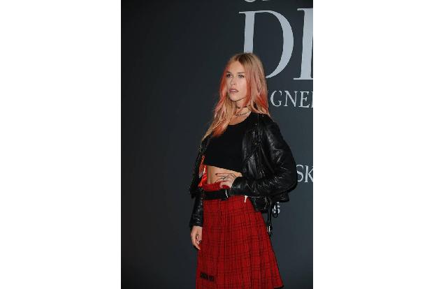 …mag es auch die britische DJane Lady Mary Charteris. Als junges Gesicht in der Modewelt bestimmt die Musikerin die Trends m...