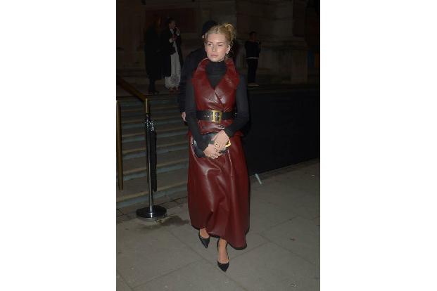 …Natürlich Nachwuchsmodel Lottie Moss. Die kleine Schwester von Kate Moss erobert zurzeit die Modewelt im Sturm. Die 'Christ...