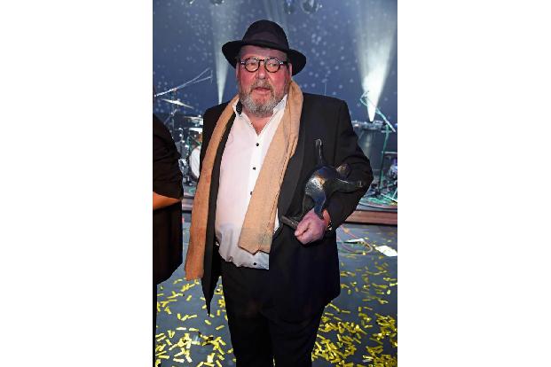 ...Walter Plathe, der sein 50. Bühnenjubiläum feierte und damit auf eine erfolgreiche Karriere zurückblicken kann. Ein Preis...