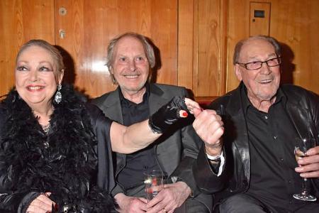 ...Legenden aufeinander: Barbara Schöne, Paul von Schell und Herbert Köfer. Die Schauspielerin, der Ehemann von Hildegard Kn...
