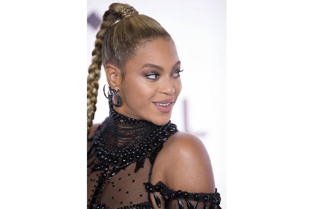 ...im Hause Carter hat ihr eigenes Mode-Standbein. Seine Frau Beyoncé sorgte mit ihrer Linie Ivy Park dafür, dass Fans beim ...