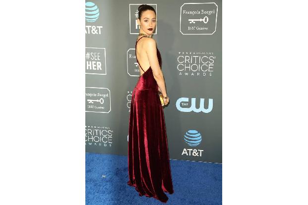 Sinnlichkeit pur verströmte Emmy Rossum, die wie Nina Dobrev in Rot erschien, allerdings um einiges verruchter aussah als ih...