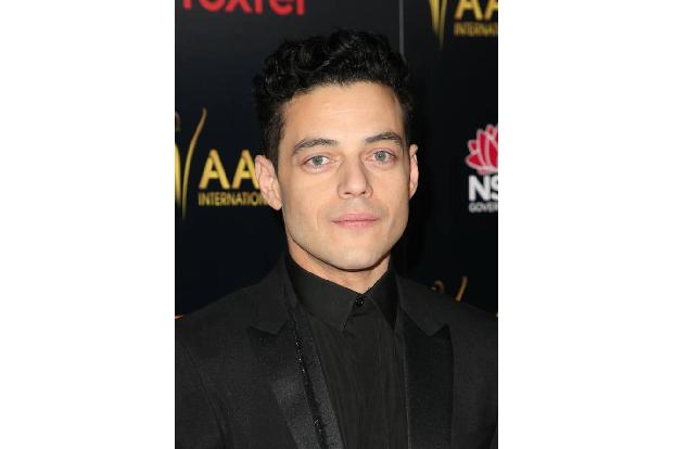 Ja, dieser Golden Globe Gewinner 2019 hat in der Tat einen eineiigen Zwillingsbruder: Rami Malek und Sami Malek. Ersteren ke...