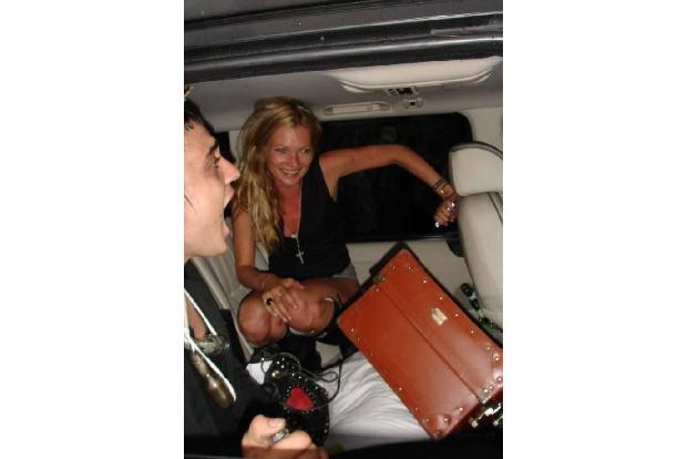 ...wilde Seite gehörte für Kate trotz ihrer Mutterschaft nicht der Vergangenheit an. 2005 verlobte sie sich mit 'Babyshamble...