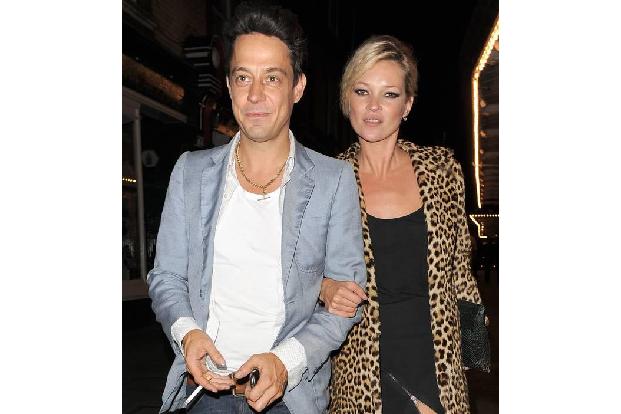 ...blieb Kate aber treu. 2011 heiratete sie 'The Kills'-Gitarrist Jamie Hince. Doch auch dieses Liebesglück sollte nicht hal...