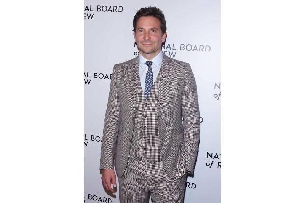 ...Bradley Cooper, der 'A Star is Born' nicht nur inszeniert hat, sondern neben Lady Gaga auch die Hauptrolle übernahm. Auch...