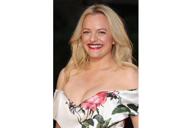 …Elisabeth Moss wuchs mit Scientology auf und soll bei den Emmys 2017 wortlos den Saal verlassen haben, als ihre frühere Gla...