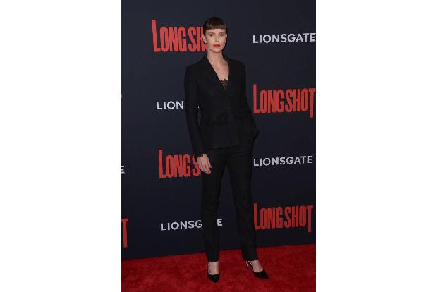 ...Biografie von Charlize Theron, denn ihre Mutter tötete einst ihren Ehemann und Charlizes Vater, einen Alkoholiker, in Not...