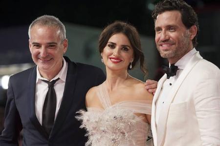 ...mit Edgar Ramirez (hier rechts) besetzte Thriller von Arbeitstier Olivier Assayas, der erst kürzlich die Arbeit an seinem...