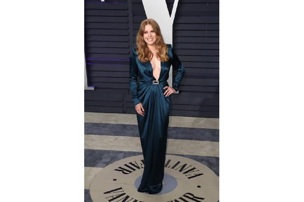 Wenn dann noch eine raffiniert geschnittene Schulterpartie hinzukommt, dann ist der Look in jedem Fall Red Carpet tauglich. ...