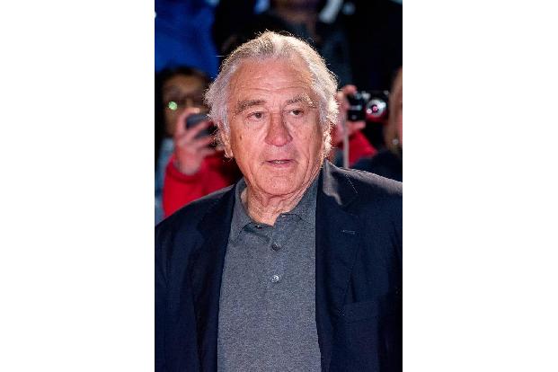 ...Joker mit eben jener des 'Taxi Driver' Travis Bickle verglichen wurde, den Robert 1976 verkörpert hat. Der Premiere in Ve...