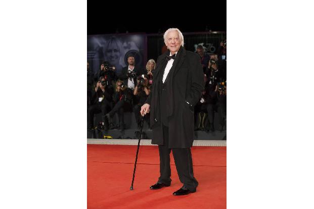 ...Donald Sutherland vor. Allerdings wurde der Streifen um einen Kunstskandal außer Konkurrenz gezeigt, hatte also keine Cha...