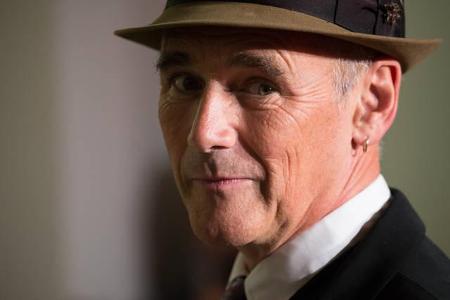 ...Oscar-Preisträger Mark Rylance spielen sich gegenseitig an die Wand und überzeugten die Kritiker mit ihrem Streifen, in d...