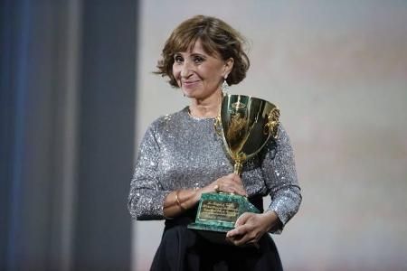 ...Ariane Ascaride ausgezeichnet wurde für ihre Leistung in dem Familienmelodram 'Gloria Mundi'. Jetzt heißt es wieder ein J...