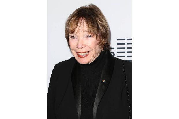 ...dieses Jahres machte Shirley MacLaine deutlich, nie in Rente gehen zu wollen. In kurzer Folge arbeitete sie an vier versc...