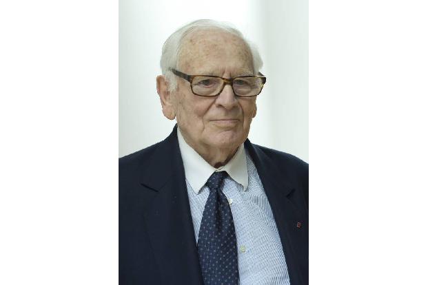 ...97 Jahren ist Designer Pierre Cardin immer noch Vorstand und Geschäftsführer seiner eigenen Marke - und das soll sich auc...
