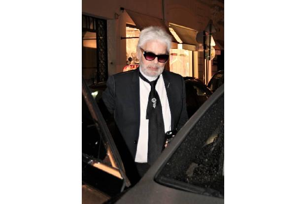 ...wird man allerdings abtreten müssen - ob man will oder nicht. Karl Lagerfeld hatte sich geschworen, nie in Rente zu gehen...