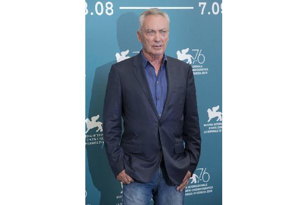 ...bricht dabei alle Tabus. Die anwesenden Schauspieler wie Udo Kier mussten mitansehen, wie mehr als die Hälfte der Zuschau...