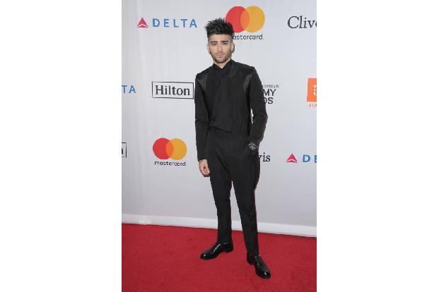 Zayn Malik war 17 Jahre alt, als er an 'X Factor' teilnahm. Der Erfolg von One Direction sollte sein Leben verändern – und n...