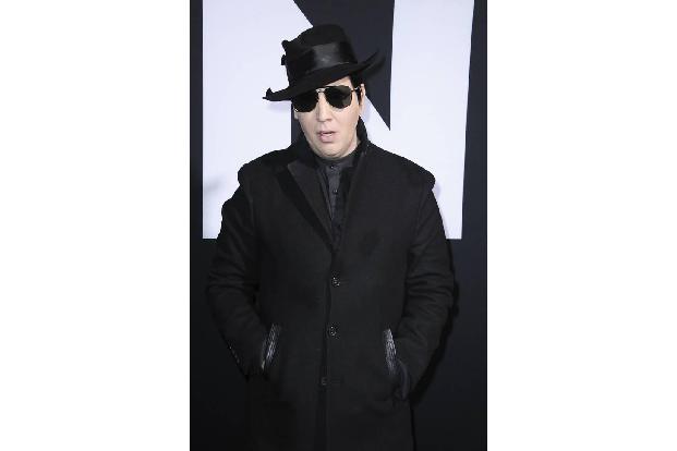 ...Marilyn Manson ganz edel für Saint Laurant antrat. Schock-Rock und Mode schließen sich eben nicht gegenseitig aus.
