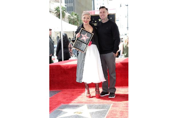Auch Pinks Ehemann Carey Hart ließ seine Augen schweifen. Das ließ die Sängerin sich nicht immer gefallen, warf ihn auch mal...