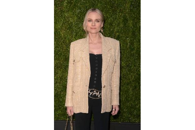 …Diane Kruger wählte zwar auch den All-Over-Black-Look, sorgte allerdings mit einem hellen Blazer für eine individuelle Note...