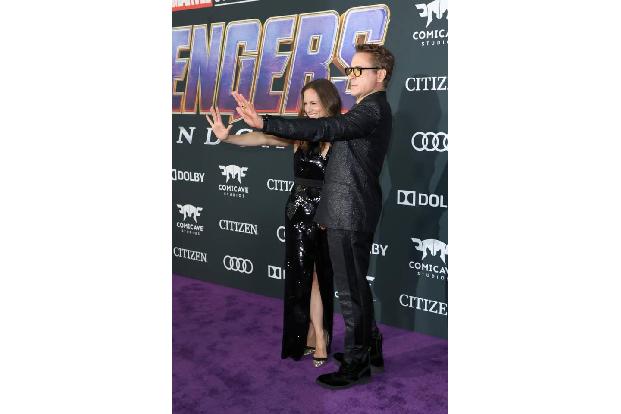 ...Robert Downey, Jr, der Iron Man spielt. Der Star erschien in Begleitung seiner Frau Susan. Seine Kollegin...