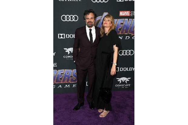 ...Hulk-Darsteller Mark Ruffalo, hier zu sehen mit seiner Frau Sunrise Coigney, gehört bereits zu den Veteranen der Avengers...