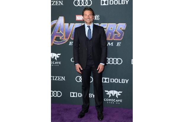 ...weiterer großer Name auf der langen Gästeliste im Los Angeles Convention Center war der von Bradley Cooper. Der mehrfach ...