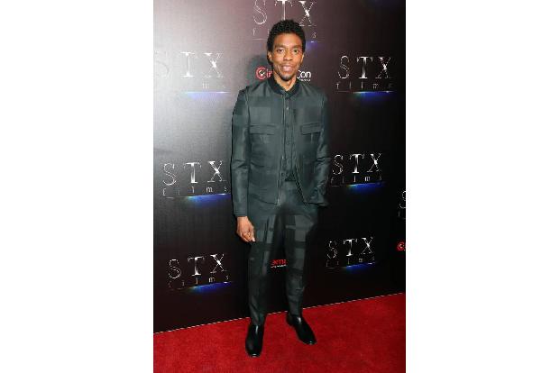 ...Chadwick Boseman ist ebenfalls bei STX Films unter Vertrag und wird ab August dieses Jahres in '21 Bridges' zu sehen sein...