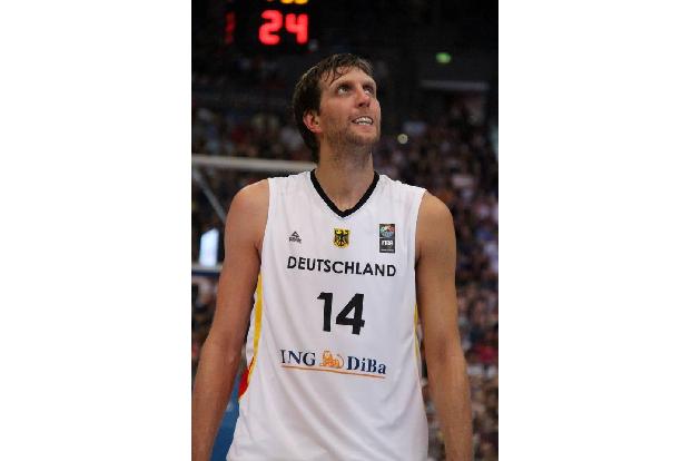 ...erzielte Dirkules einen Korb nach dem anderen, der Spieler war auch der Motor der deutschen Basketball-Nationalmannschaft...