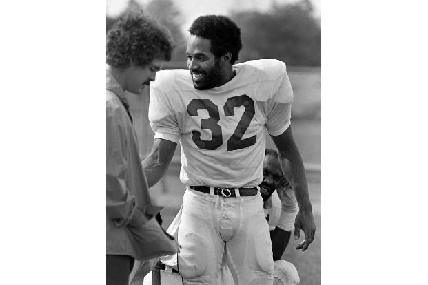 ...1994 den Freispruch von O.J. Simpson erwirkte, nachdem der Footballstar des Mordes an seiner Frau angeklagt worden war. S...