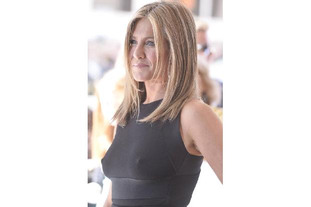 Beim Toronto International Film Festival 2014 verzichtete Schauspielerin Jennifer Aniston ebenfalls auf einen BH, zeigte daf...