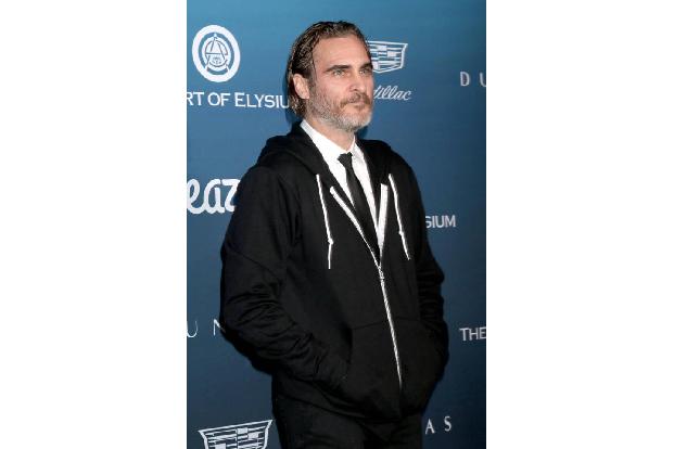 ...Joaquin Phoenix teilt. Der gibt zwar zu, neugierig zu sein, glaubt aber auch dass künftige Projekte von dem Erlebnis, sic...