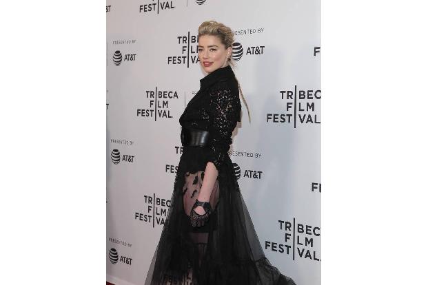 ...Amber Heards neuer Film. Der hört auf den Titel 'Gully' und schildert das Streben dreier Jugendliche im Los Angeles der Z...