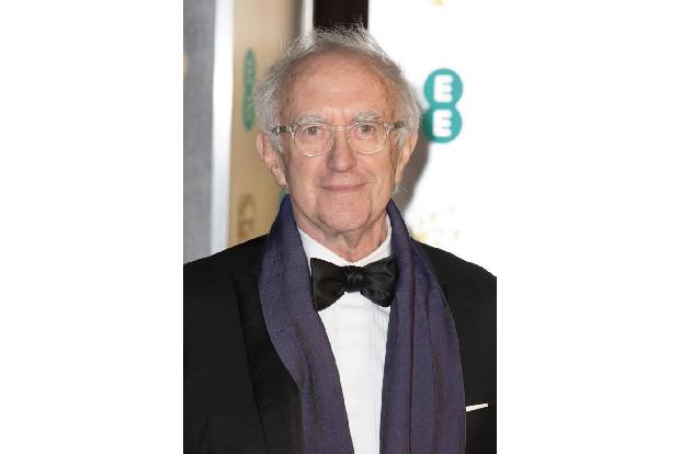 Ist das nicht...? Ja genau, das ist Schauspieler Jonathan Pryce, der in der preisgekrönten Serie den Hohen Spatz verkörpert....