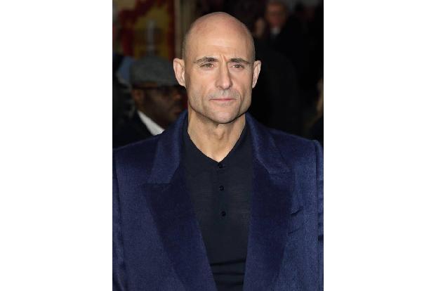 Mark Strong hat angeblich die Rolle des Stannis Baratheon abgelehnt, um bei 'Low Winter Sun' mizuspielen. DIe Serie wurde al...
