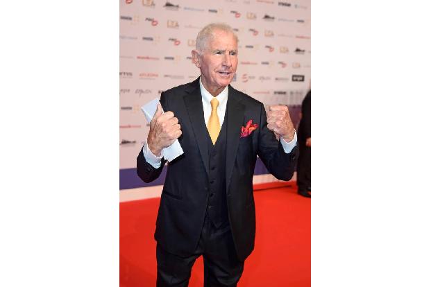 ...Prinz Fréderic von Anhalt nicht gesagt werden. Der tingelt zurzeit durch alle gängigen deutschen Fernsehformate und nimmt...