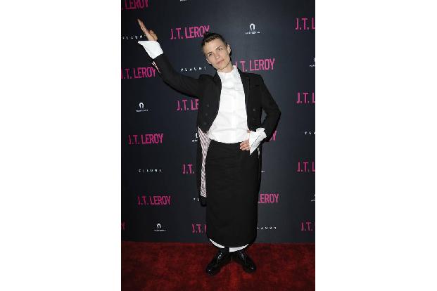 ...Savannah Knoop gekommen, die schließlich durch ihren Bruder Geoffrey aufgeflogen war. Der hatte nämlich 2006 der 'New Yor...