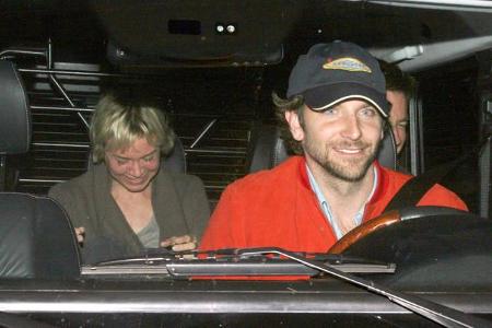 Nur zwei Jahre hielt das Liebesglück zwischen Renée und Schauspielkollege Bradley Cooper, den sie von 2009 bis 2011 datete. ...