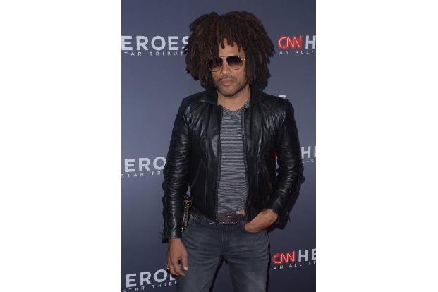 ...wurde Lenny Kravitz von einer Versicherungsfirma verklagt, die für den Schaden in der Wohnung unter Lennys aufkommen muss...